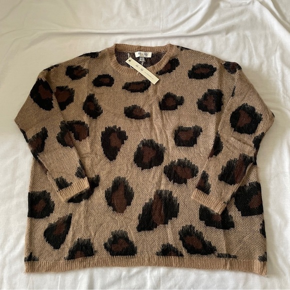 NEW She + Sky One Size Leopardd Animal Print Sweater Soft Fuzzy Cozy - Picture 4 of 9
